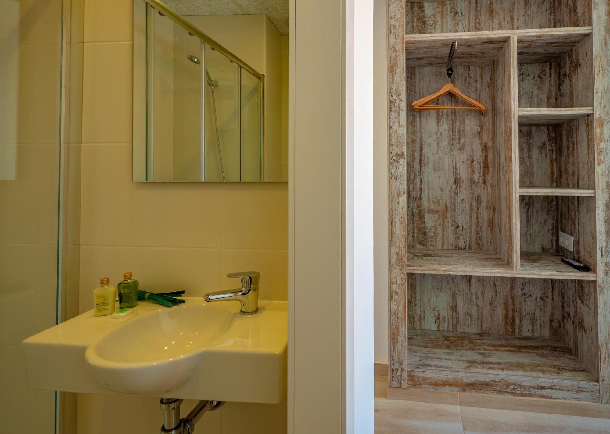 Agi Gloria Rooms โรเซส ภายนอก รูปภาพ